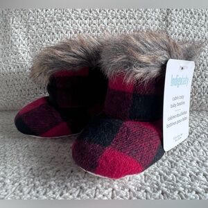 NWT Indigo Baby buffalo plaid fleece lined booties 0-6 months